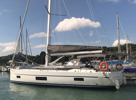 This 45.0' Bavaria cand take up to 10 passengers around Phuket