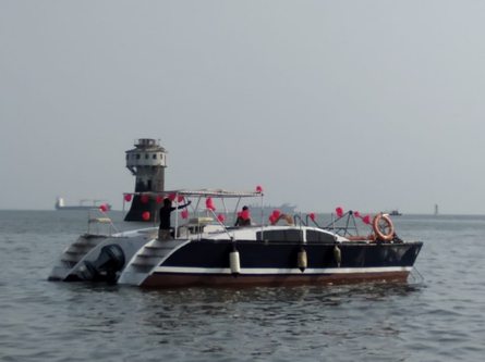 Go on a great nautical adventure on this elegant catamaran