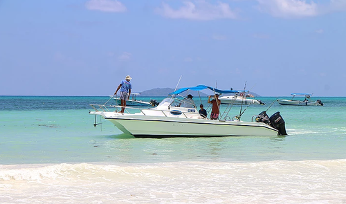 Custom's 28.0 feet in Seychelles