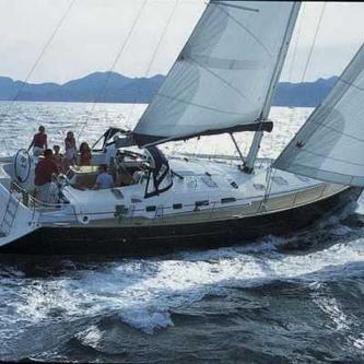 Discover Ta'Xbiex surroundings on this 523 Beneteau Oceanis boat