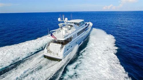 Discover Miami Beach surroundings on this Iron Lady Broward boat