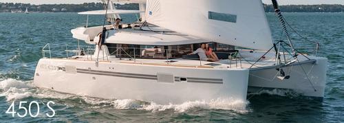 Up to 12 persons can enjoy a ride on this Lagoon boat