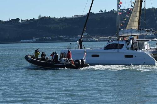 Discover Lisbon surroundings on this PT-850 Valiant boat