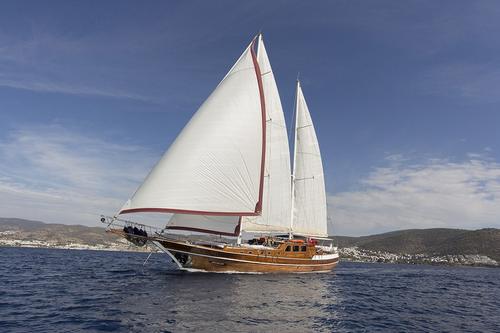Experience sailing at its best on this awesome sail boat charter