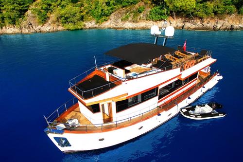 Rent this beautiful sail boat for a true boating adventure