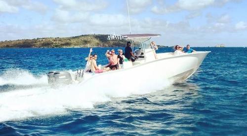 This 32.0' Cape Horn cand take up to 12 passengers around Charlotte Amalie