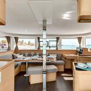 This 42.0' Lagoon cand take up to 12 passengers around Belize