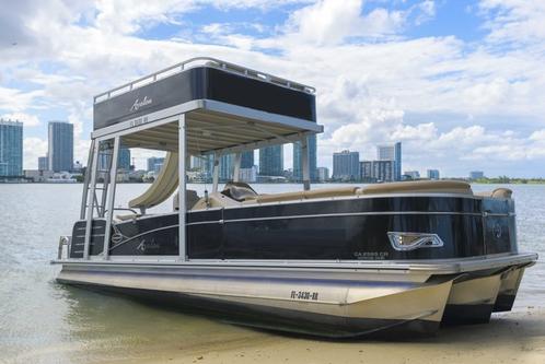 Boat Fun Miami Water Slide Lounge Roof Sun Deck Music Party Floats