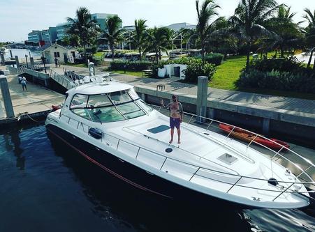 Discover Aventura surroundings on this Searay Sundancer 55 Searay boat