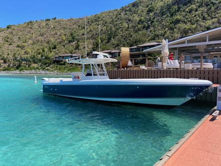 Up to 12 persons can enjoy a ride on this Center console boat