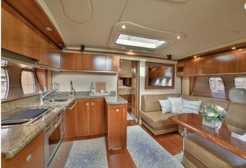 This 52.0' Sea Ray cand take up to 12 passengers around West Palm Beach
