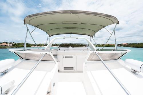 Motor yacht boat rental in Puerto Aventuras Marina, Mexico