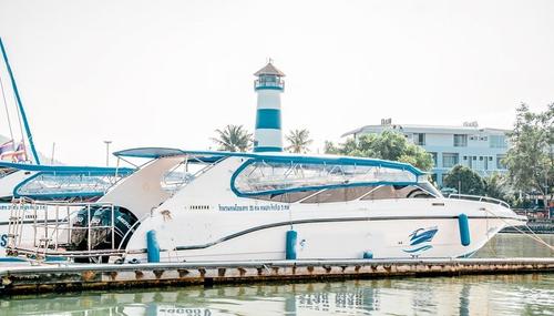 Up to 35 persons can enjoy a ride on this Motor yacht boat