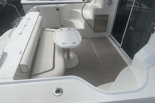 Discover Fort Lauderdale surroundings on this 44 Sedan Bridge SEARAY boat