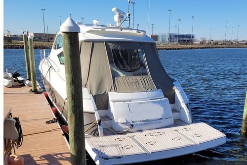 Up to 12 persons can enjoy a ride on this Cruiser boat