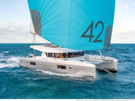 Lagoon boat for rent in Paros