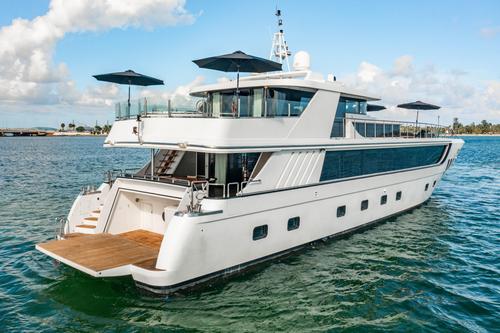 Mega yacht boat rental in Nassau, Bahamas