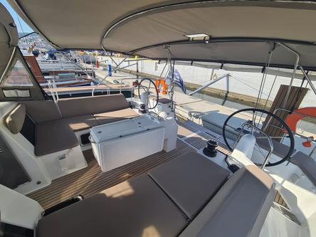49.0 feet Jaennaeu in great shape