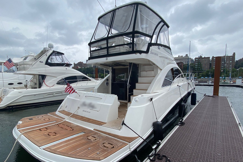 Discover Brooklyn surroundings on this 470 Sedan Bridge Sea Ray boat