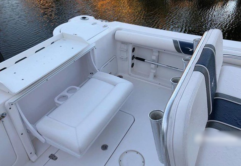 Center console boat rental in Banyan Bay Marina, FL