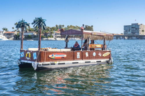 Pontoon boat for rent in Newport Harbor