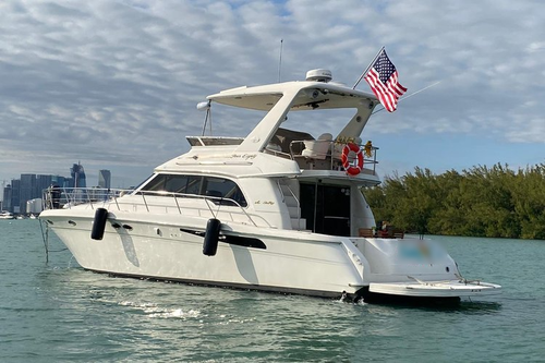 Up to 13 persons can enjoy a ride on this Mega yacht boat