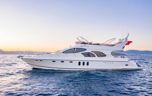This 82.03' Custom cand take up to 6 passengers around Bodrum
