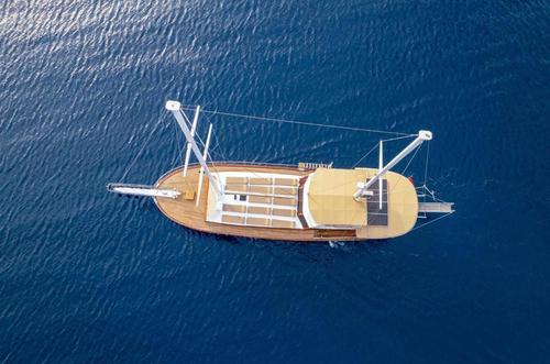78.74 feet Custom in great shape