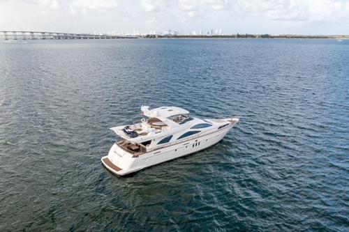 Boating is fun with a Azimut in Miami Beach