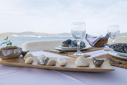 Up to 6 persons can enjoy a ride on this Motor yacht boat