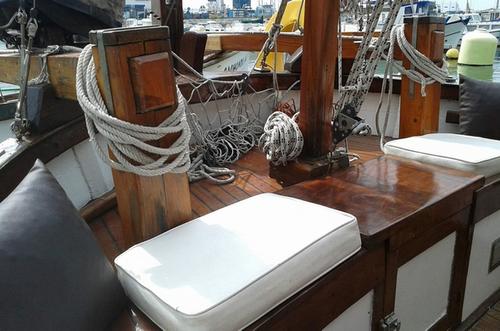 Discover Setúbal surroundings on this Mallorquina Mallorquina boat