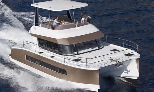Discover Abaco Islands surroundings on this MY 37 Fountaine Pajot boat
