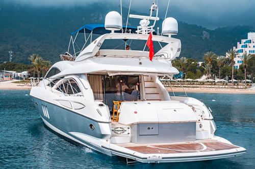 Luxury Daily Yacht Rental in Belek, Antalya with Sunseeker Manhattan Model Yacht