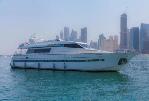 Discover Dubai surroundings on this 82 SAN LORENZO boat