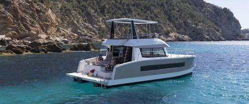Jump aboard this beautiful Fountaine Pajot Fountaine Pajot MY 37