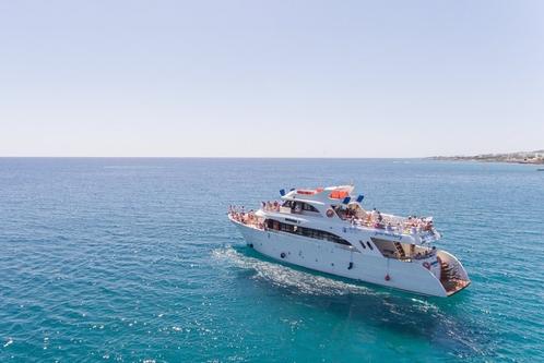 Up to 150 persons can enjoy a ride on this Mega yacht boat