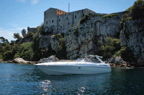 Sunseeker Camargue 44 Motor Yacht Rental in Saint-Tropez
