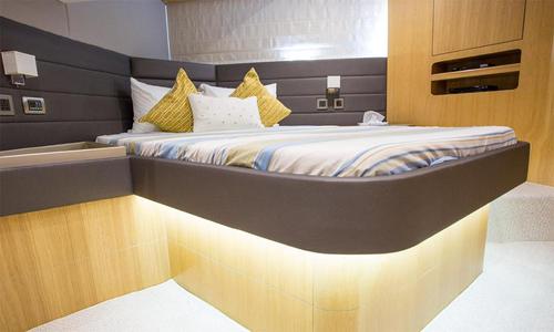 Discover Dubai surroundings on this Majesty 48 Gulf Craft boat