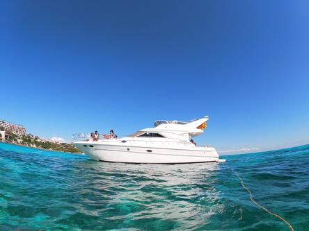 Sea Ray boat for rent in Cancun