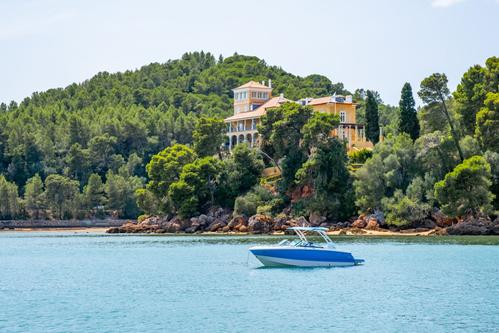 Boating is fun with a Bow rider in Setúbal