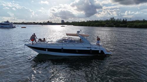 Motor yacht boat for rent in Miami