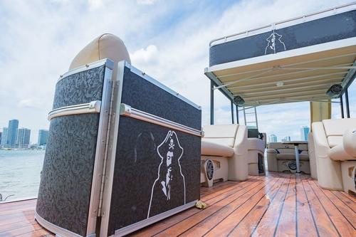 Boating is fun with a Pontoon in Miami