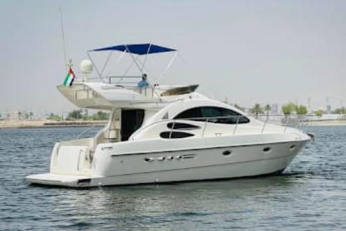 classic and affordable yacht for 14 people