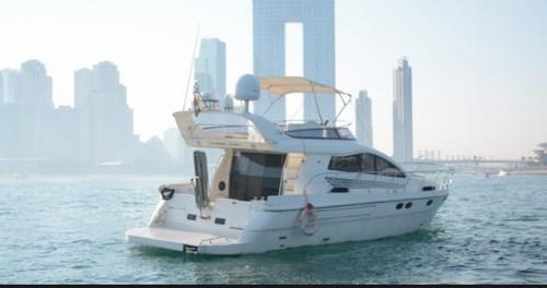 premuim luxuy yacht for 18 people