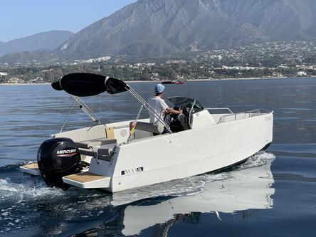 Up to 8 persons can enjoy a ride on this Center console boat