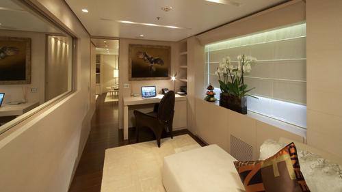 Up to 25 persons can enjoy a ride on this Mega yacht boat