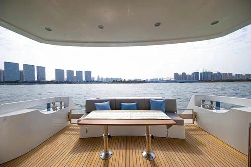 Motor yacht boat for rent in Dubai