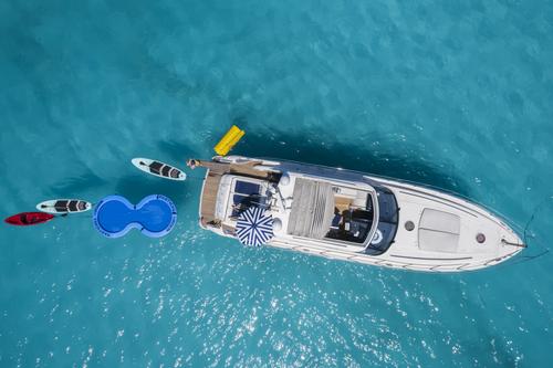 This 62.0' Princess cand take up to 13 passengers around Miami