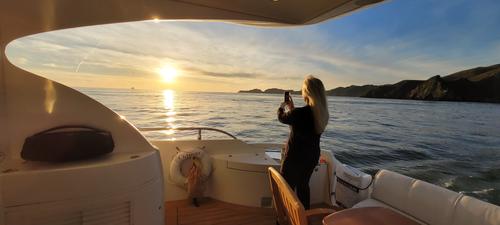 Up to 6 persons can enjoy a ride on this Motor yacht boat