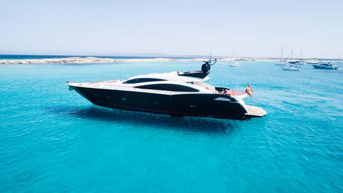 Up to 12 persons can enjoy a ride on this Sunseeker boat